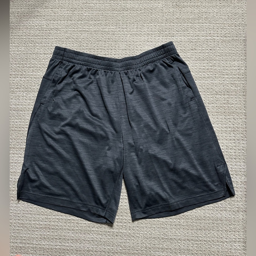 #27 Men’s Dick’s Sporting Goods Black Athletic Shorts in 2XL.